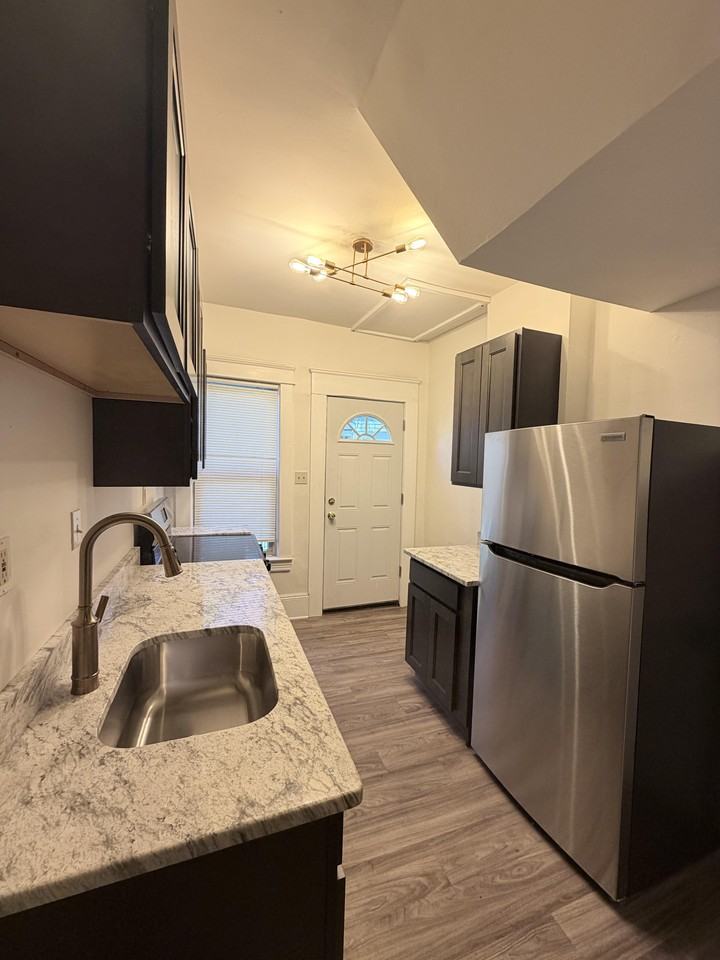 5801 Franklin Blvd #5801 - Photo 5 of 12