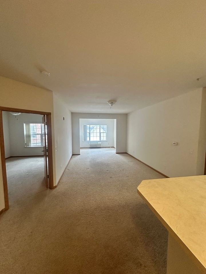 Manchester Place Apartments - Photo 2 of 13