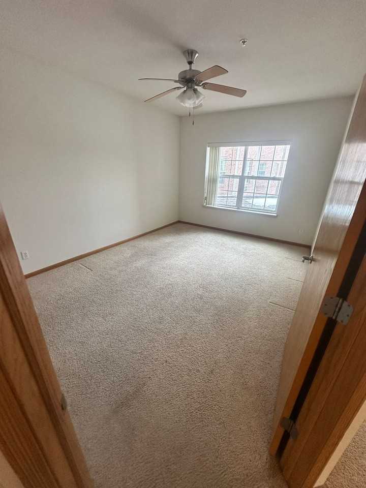 Manchester Place Apartments - Photo 4 of 13