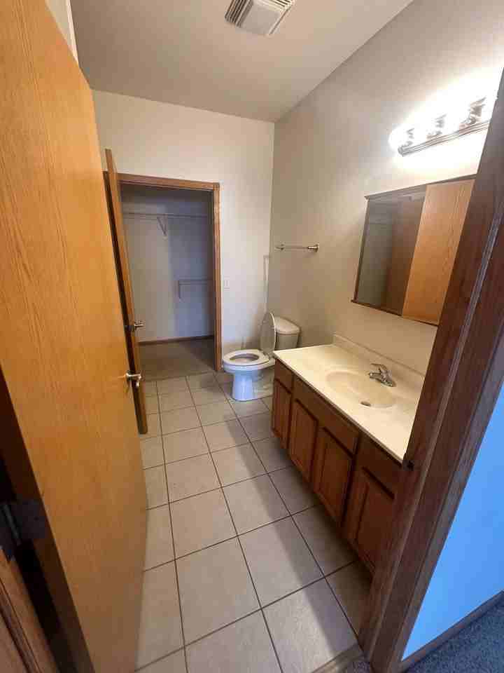 Manchester Place Apartments - Photo 5 of 13