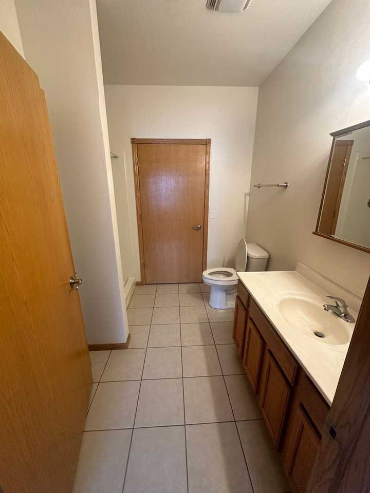 Manchester Place Apartments - Photo 6 of 13