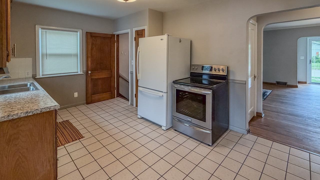 2220 E Lombard St #NA - Photo 4 of 18