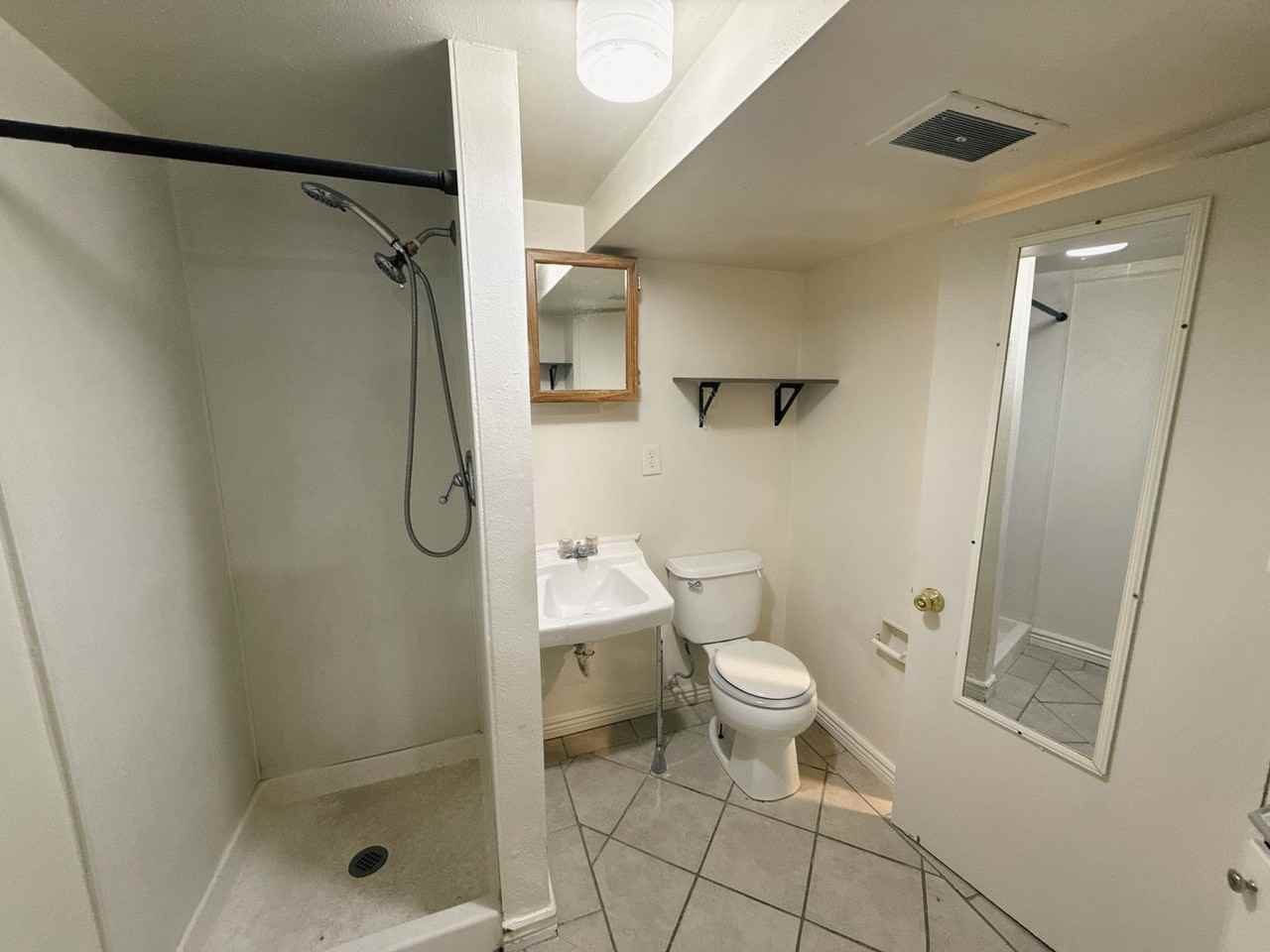 724 16th St - Photo 5 of 29