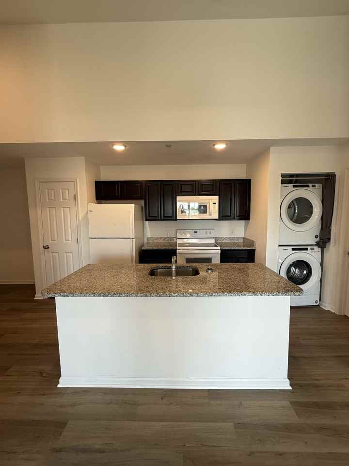 480 Main St #1000B - Photo 3 of 17