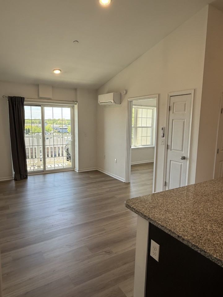 480 Main St #1000B - Photo 4 of 17