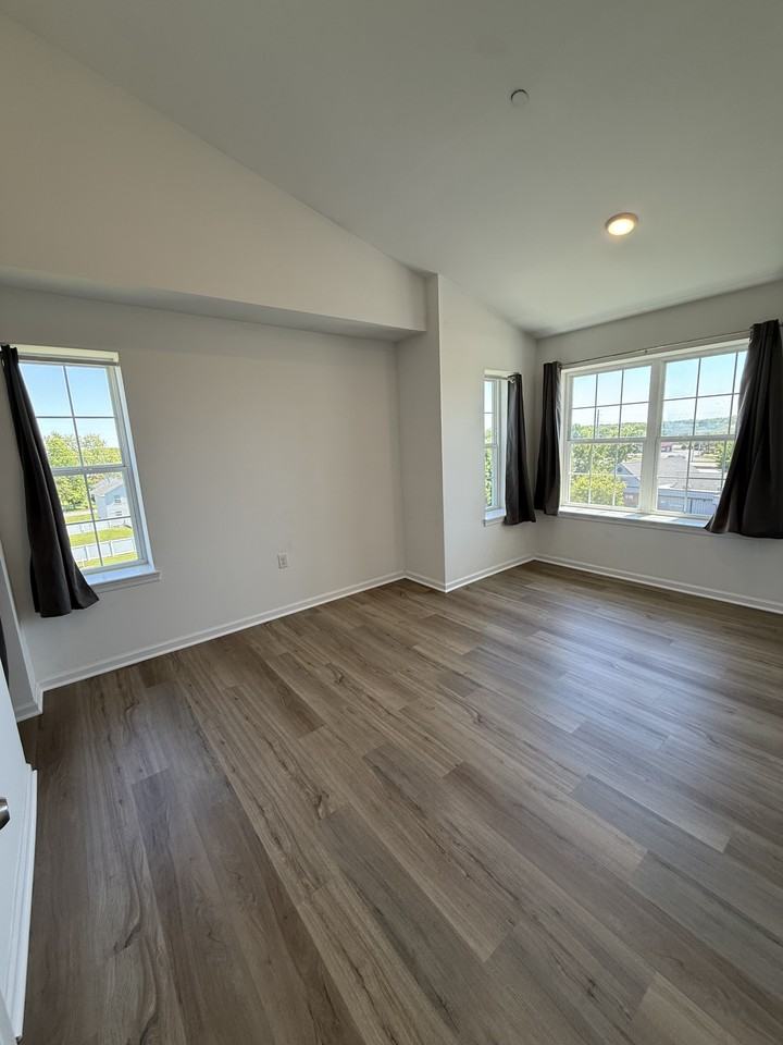 480 Main St #1000B - Photo 5 of 17