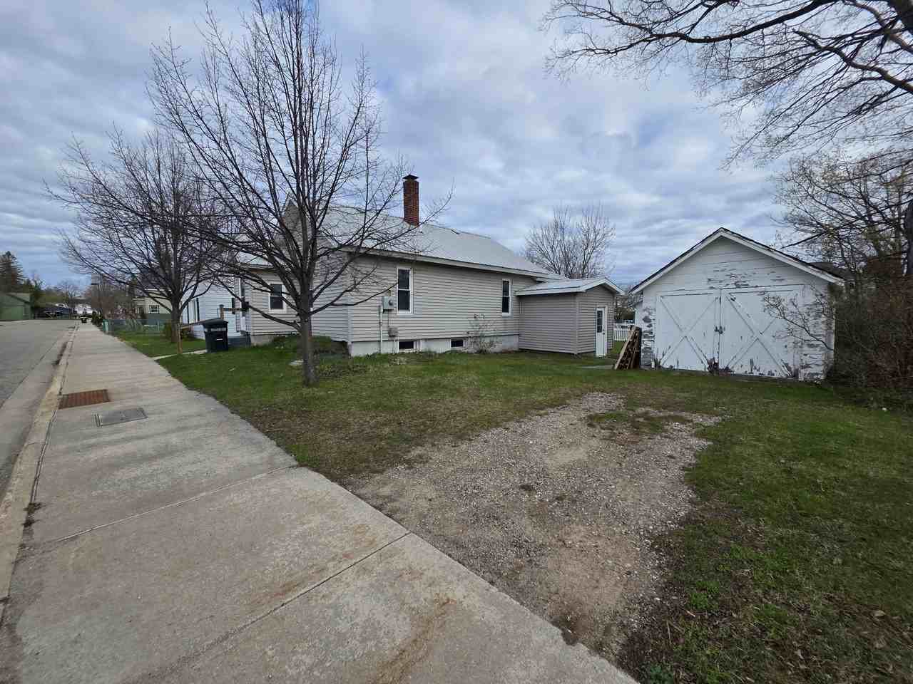 304 Ione St #NA - Photo 3 of 15