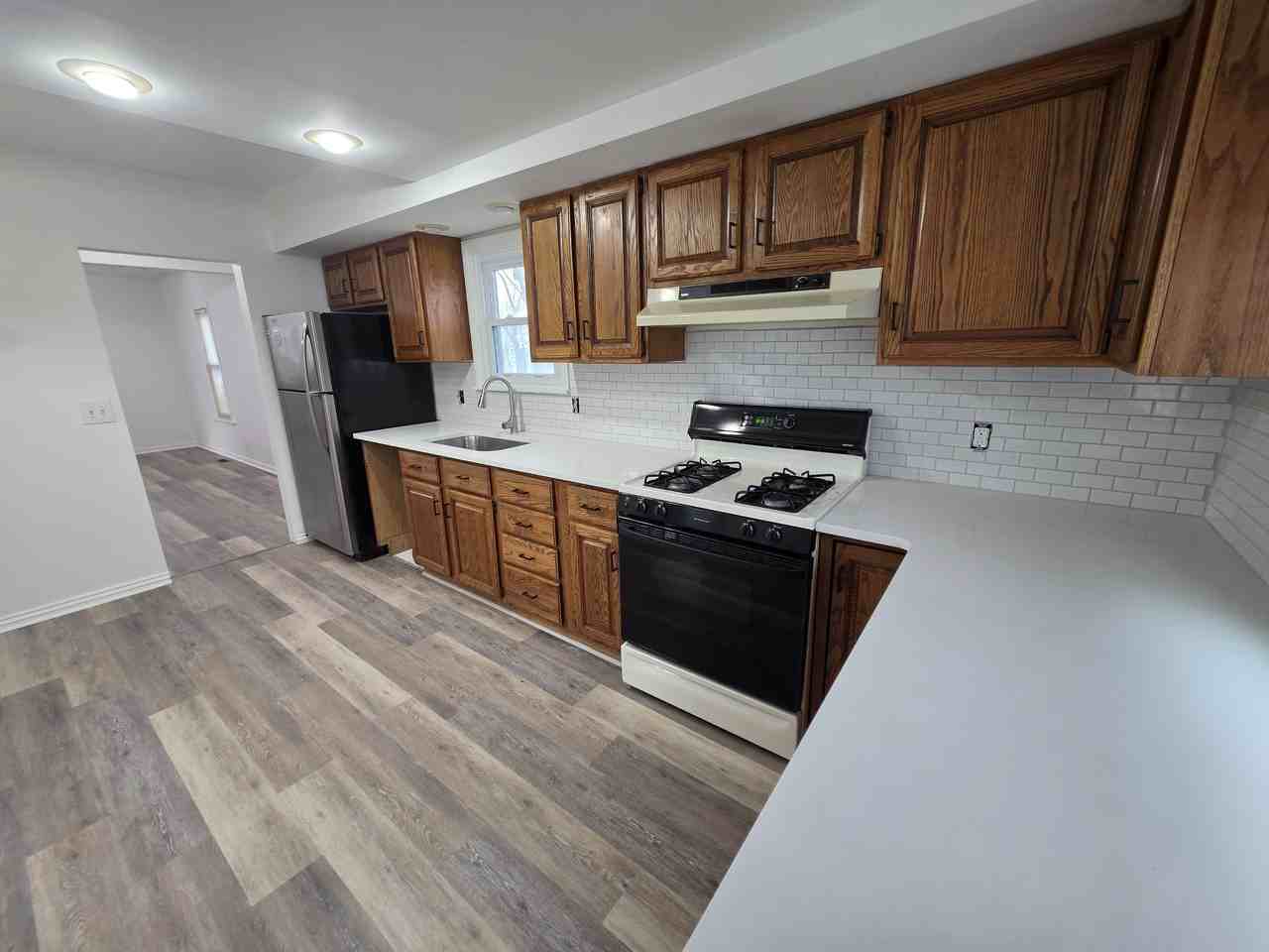 304 Ione St #NA - Photo 7 of 15