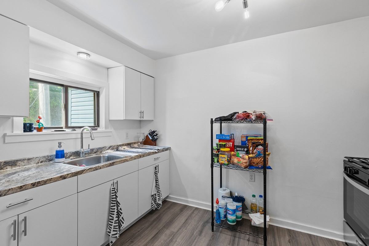 164 S 18th St #2 - Photo 4 of 27