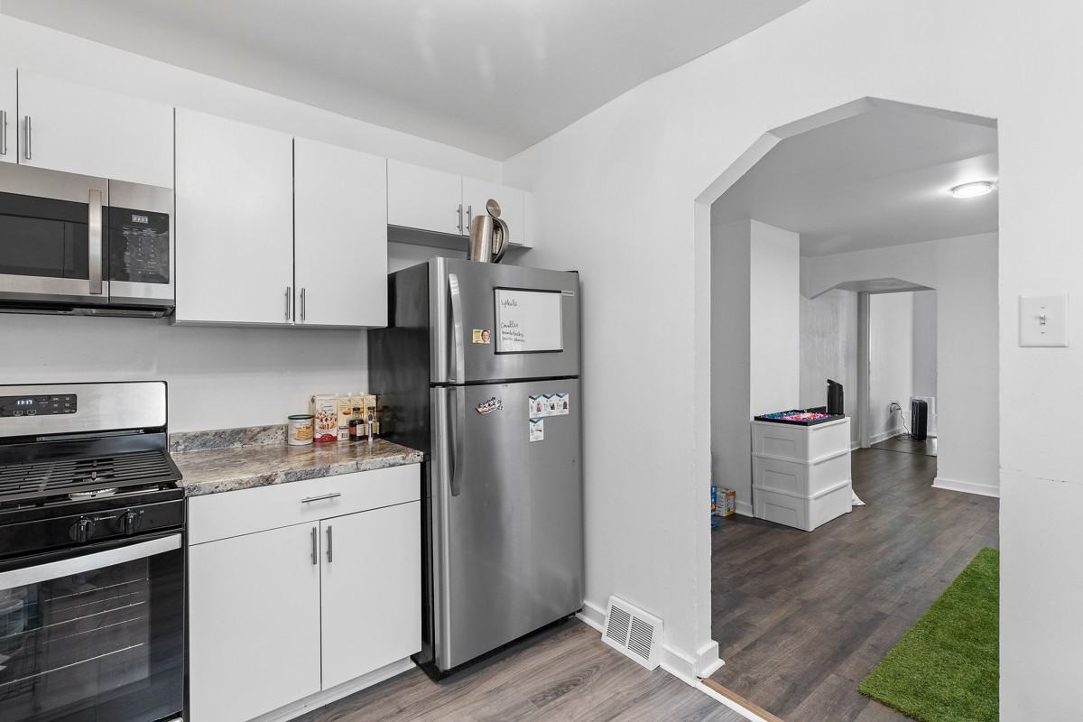164 S 18th St #2 - Photo 7 of 27