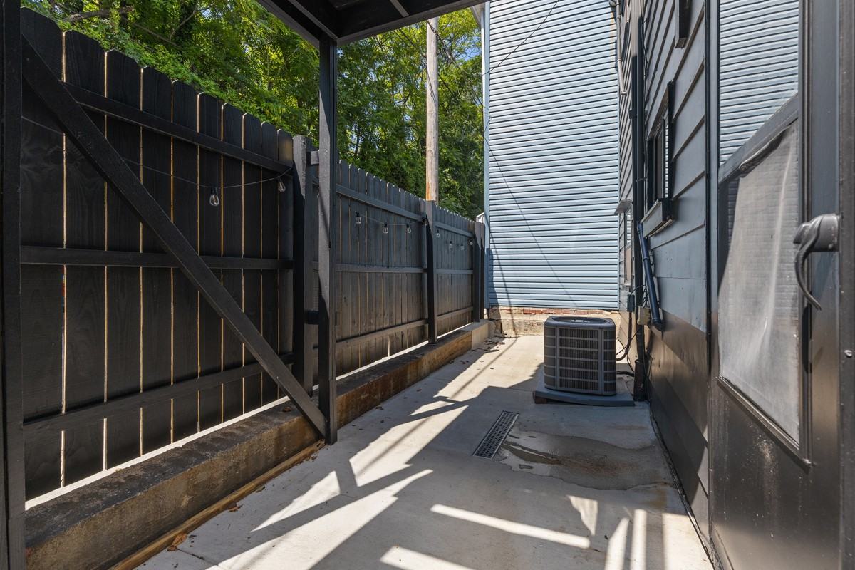 164 S 18th St #1 - Photo 5 of 28