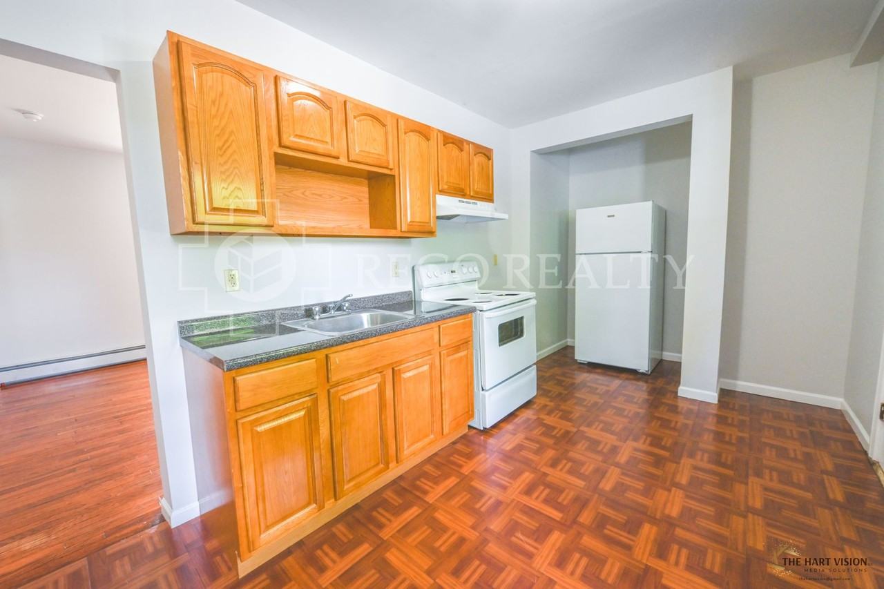 451-455 Edgewood St / Mancora Apartments, LLC - Photo 7 of 17