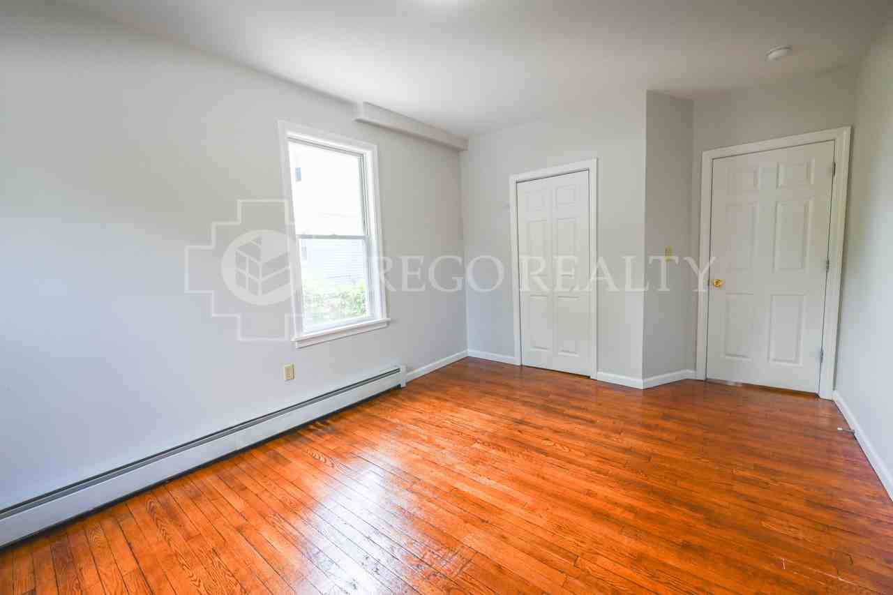 451-455 Edgewood St / Mancora Apartments, LLC - Photo 3 of 17