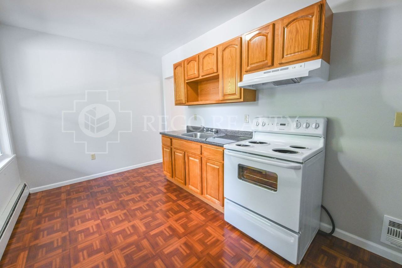 451-455 Edgewood St / Mancora Apartments, LLC - Photo 4 of 17