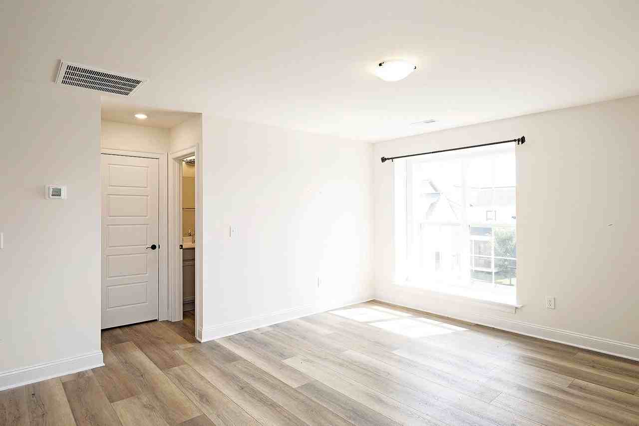 6842 Chancery Ln - Photo 4 of 16