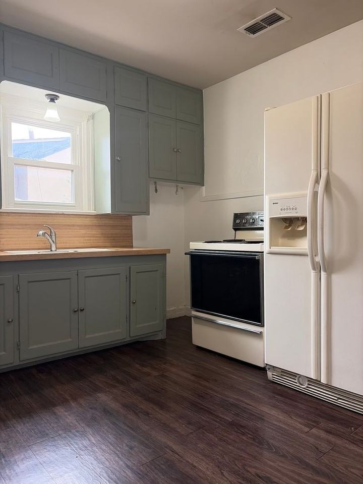 2113 22nd St - Photo 2 of 13
