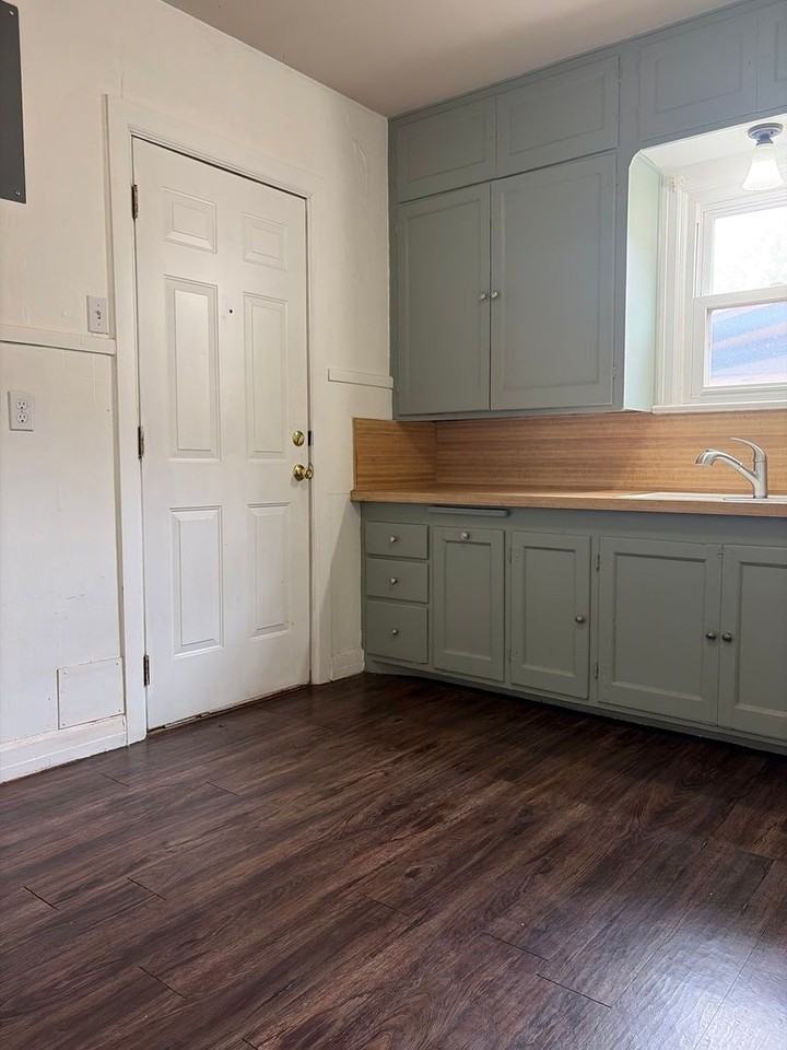 2113 22nd St - Photo 3 of 13