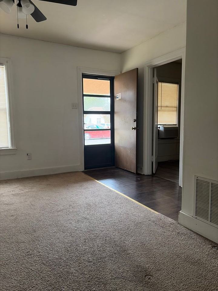 2113 22nd St - Photo 5 of 13