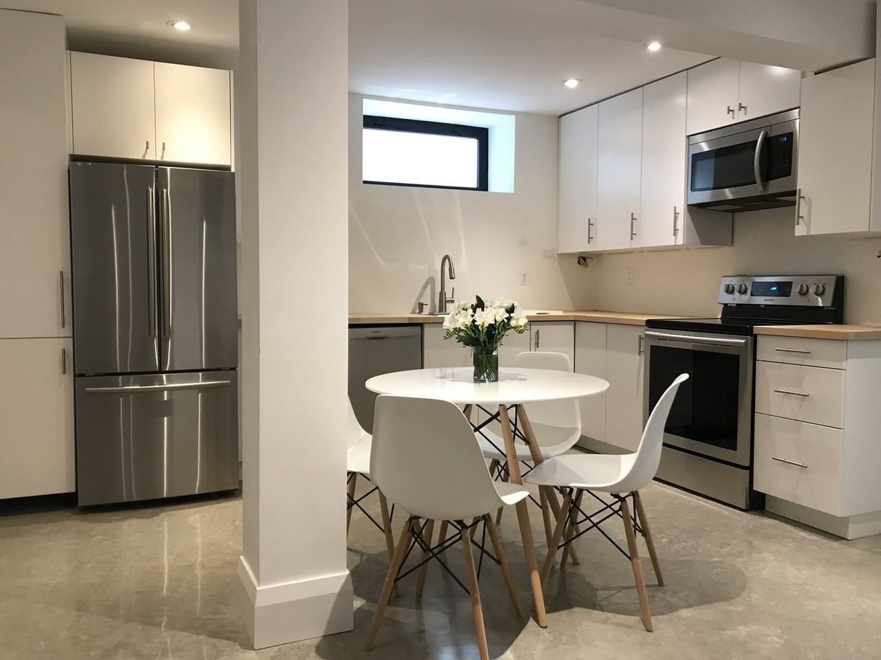 75 Moore Ave - Photo 3 of 8