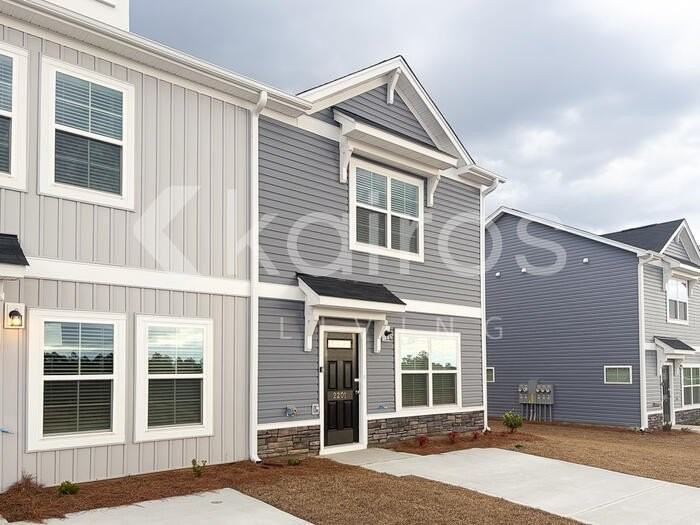 2201 Banyon Cir - Photo 2 of 24