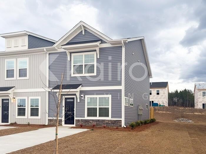 2201 Banyon Cir - Photo 3 of 24