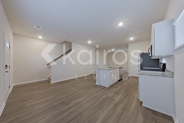 2201 Banyon Cir - Photo 4 of 24