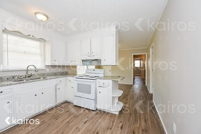 313 Shoreditch Dr - Photo 5 of 13
