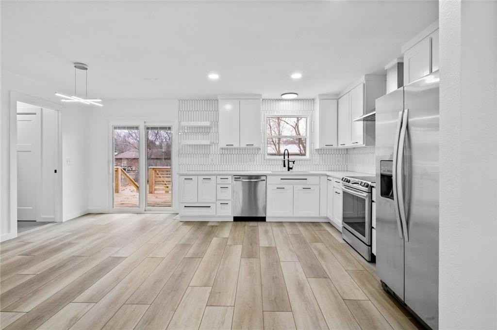 2205 Douglas St - Photo 4 of 23