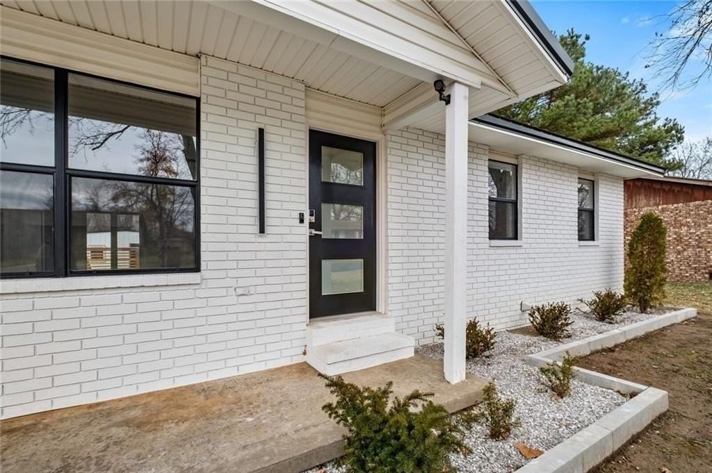 2205 Douglas St - Photo 7 of 23