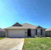 featured image of 404 W Gillian Ave