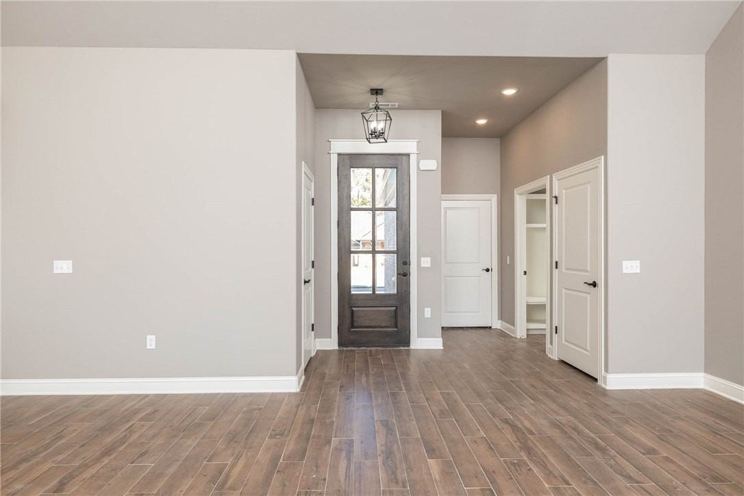 5653 Poppy Ave - Photo 7 of 31
