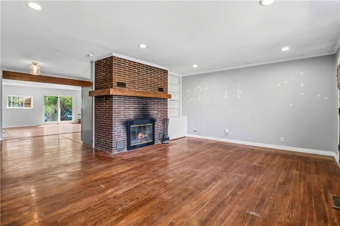 545 E North St - Photo 4 of 25