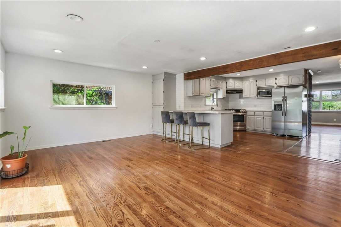 545 E North St - Photo 7 of 25