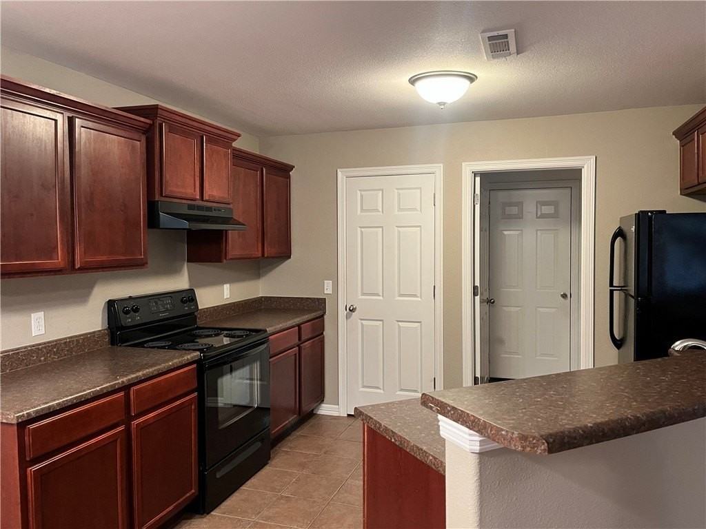 2438 S Rill St - Photo 3 of 6