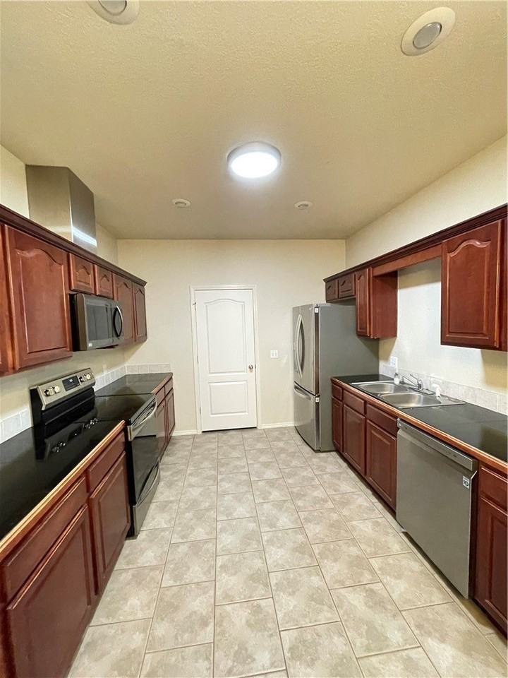 3910 Allegheny Ter #B - Photo 3 of 11
