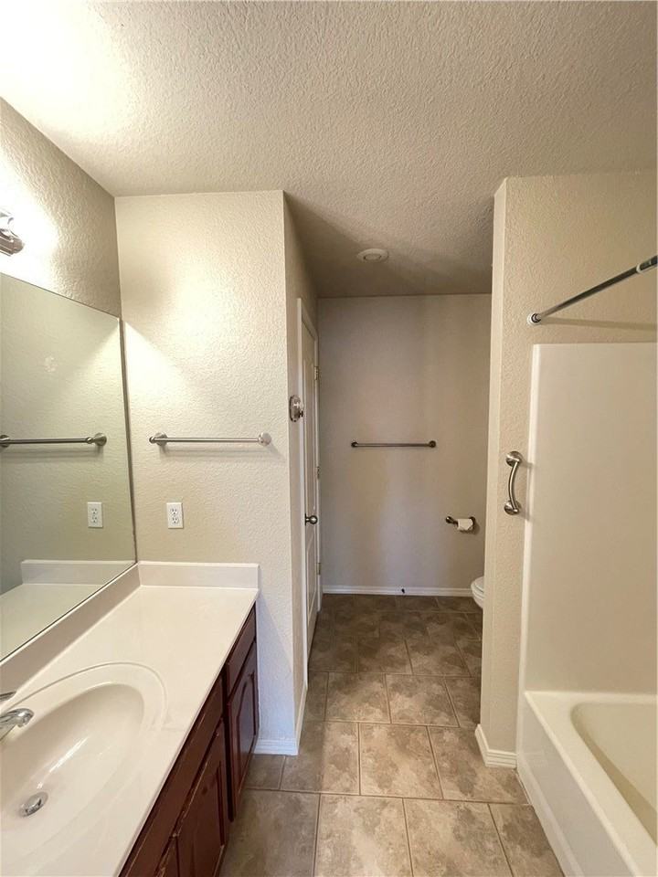 3910 Allegheny Ter #B - Photo 6 of 11