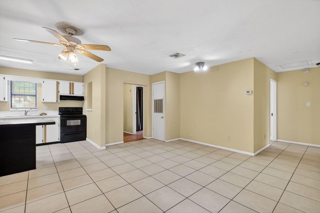 4487 Wheatley St - Photo 3 of 37