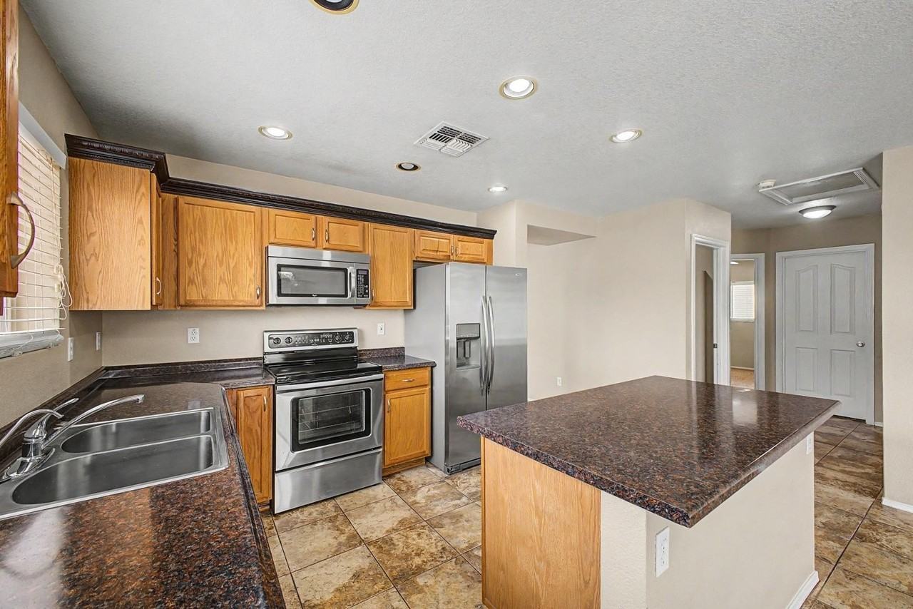 33856 N Cherry Creek Rd - Photo 6 of 31