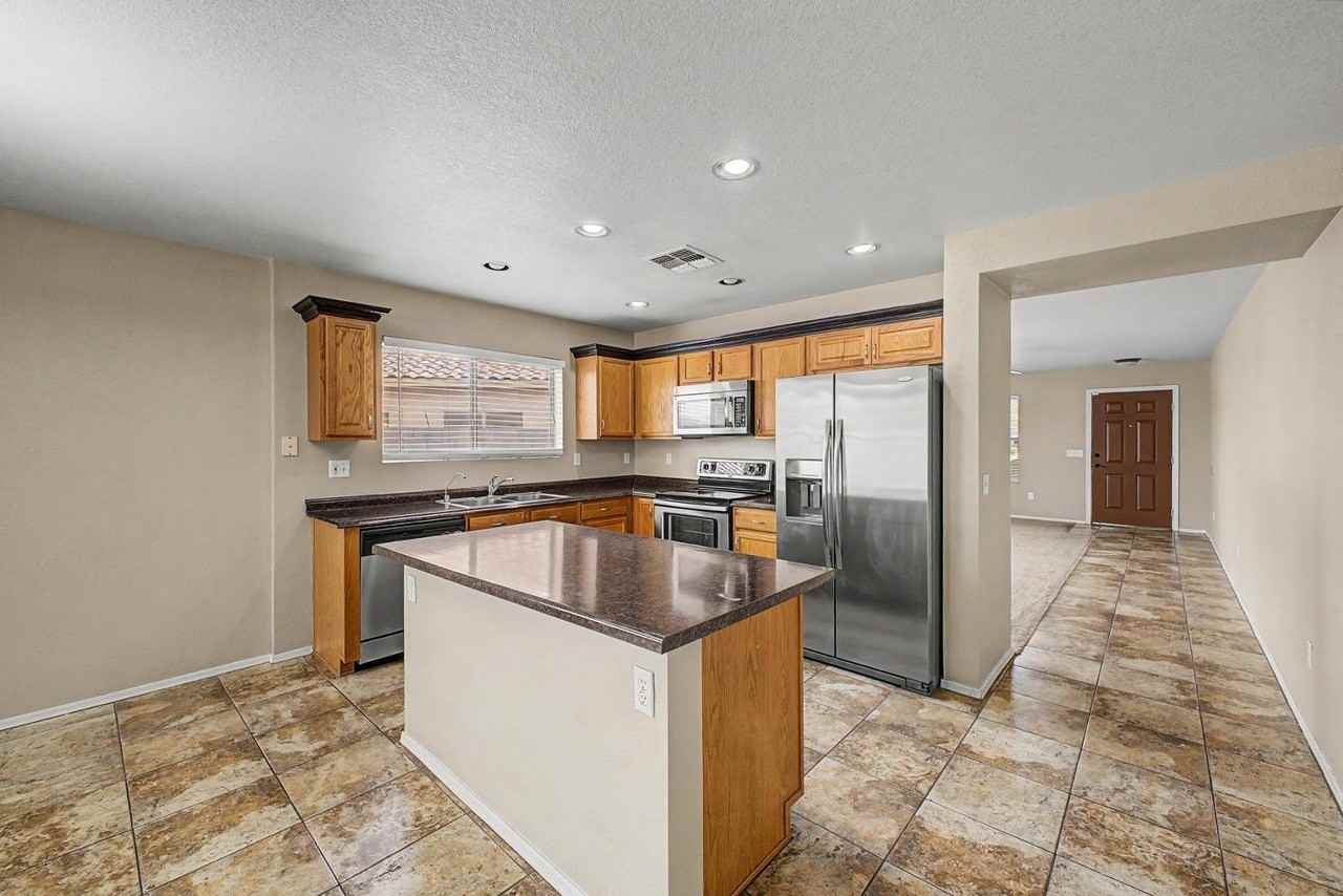 33856 N Cherry Creek Rd - Photo 7 of 31