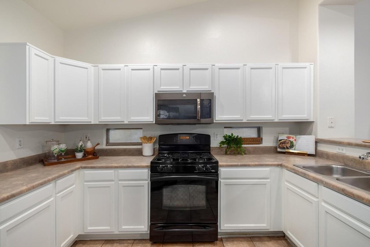 17536 W Desert View Ln - Photo 6 of 45