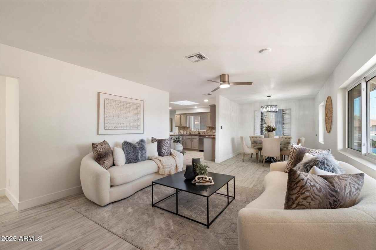 8228 E Oak St - Photo 5 of 36