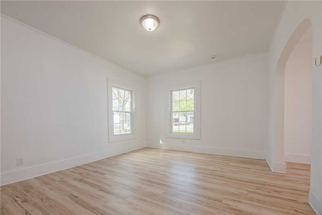 575 Woodbine Ave #3 - Photo 7 of 25