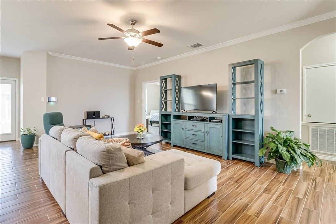 7610 Quartz Dr - Photo 4 of 40