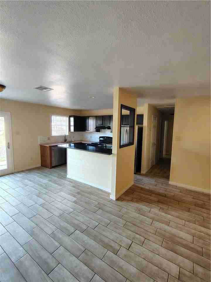 6006 Pendleton Dr - Photo 5 of 20
