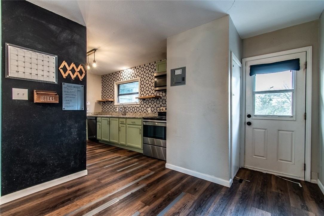 4021 Barnes St - Photo 3 of 30