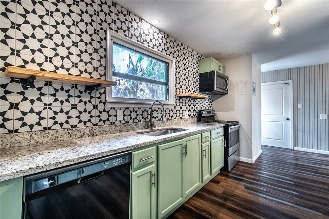4021 Barnes St - Photo 4 of 30
