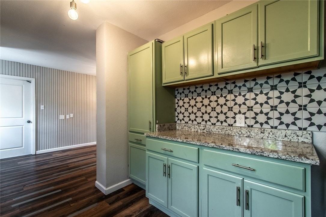 4021 Barnes St - Photo 5 of 30
