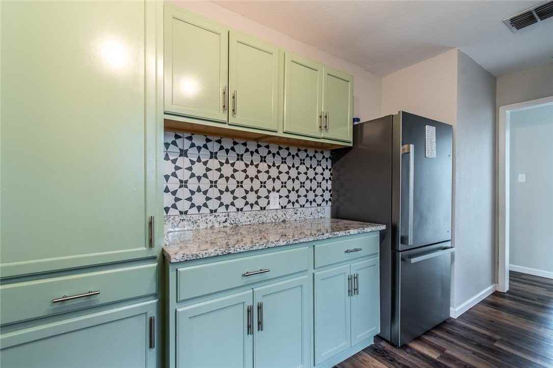 4021 Barnes St - Photo 6 of 30