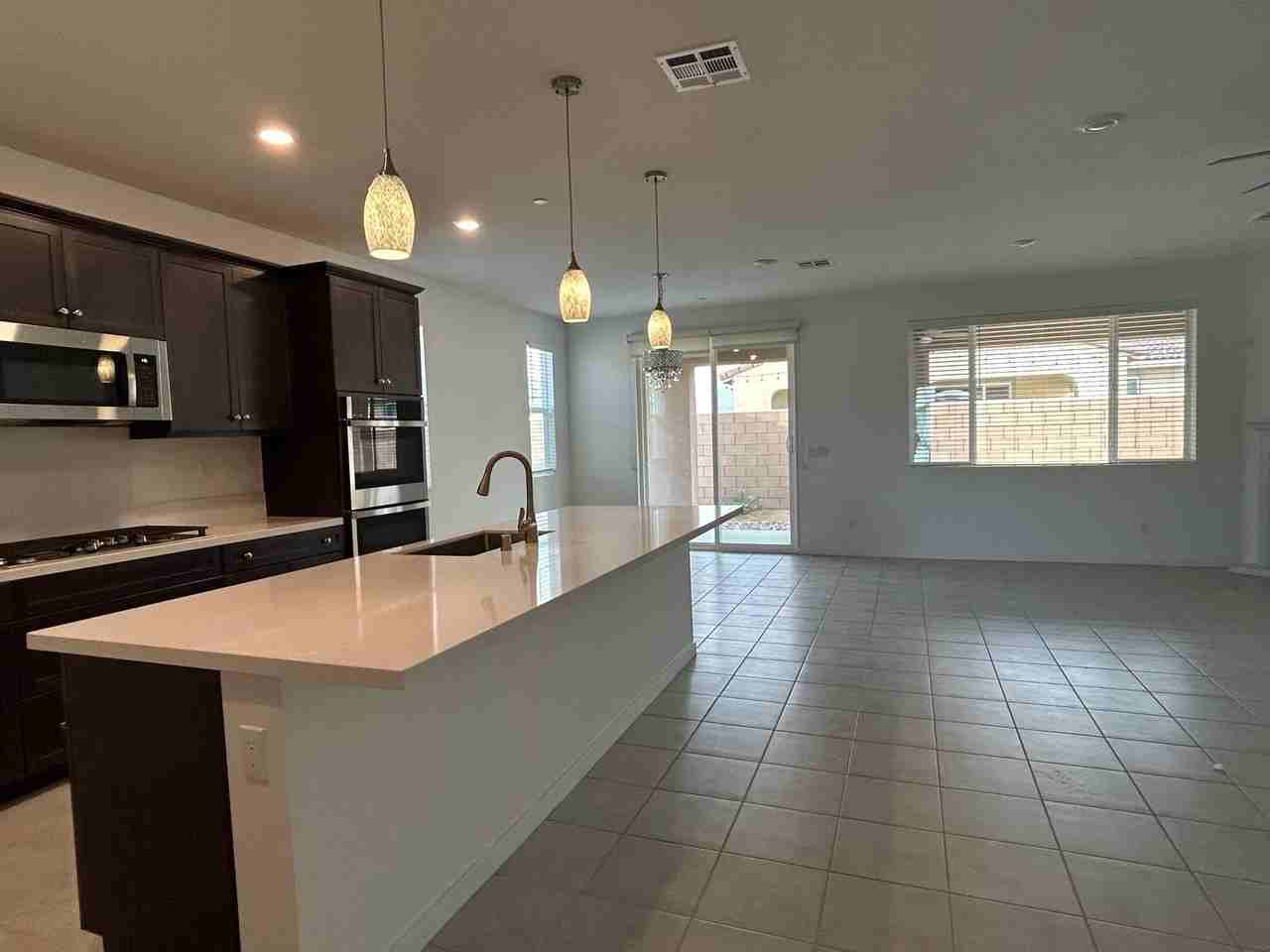 40082 Catania Ct - Photo 3 of 20