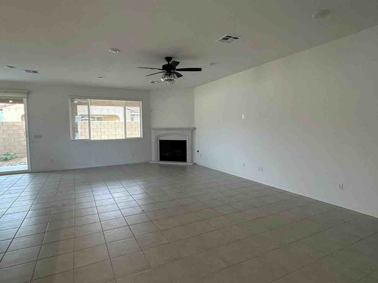 40082 Catania Ct - Photo 4 of 20